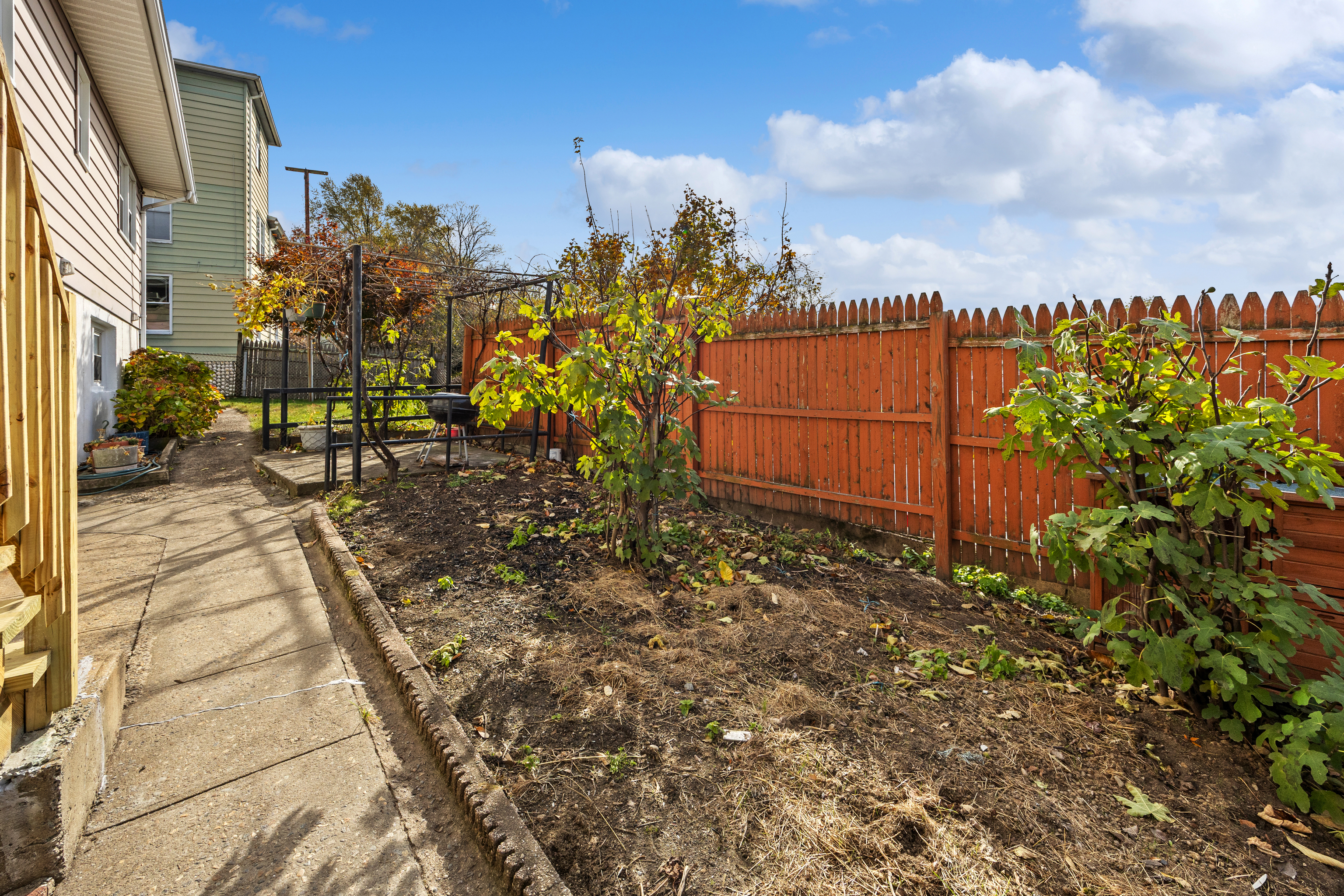 Naugatuck, Connecticut 06770, United States, 2 Bedrooms Bedrooms, ,2 BathroomsBathrooms,Residential,Active,241354