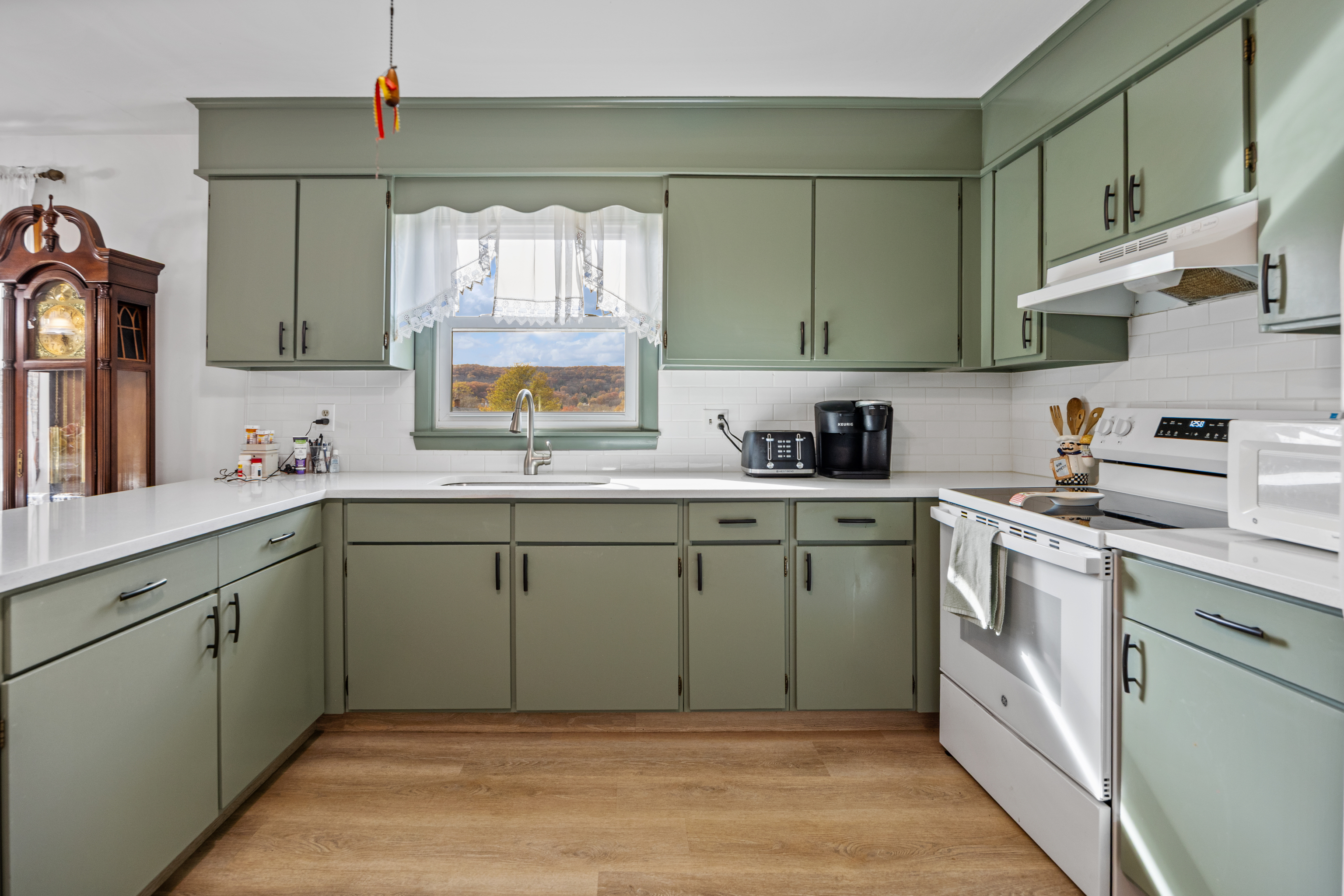 Naugatuck, Connecticut 06770, United States, 2 Bedrooms Bedrooms, ,2 BathroomsBathrooms,Residential,Active,241354