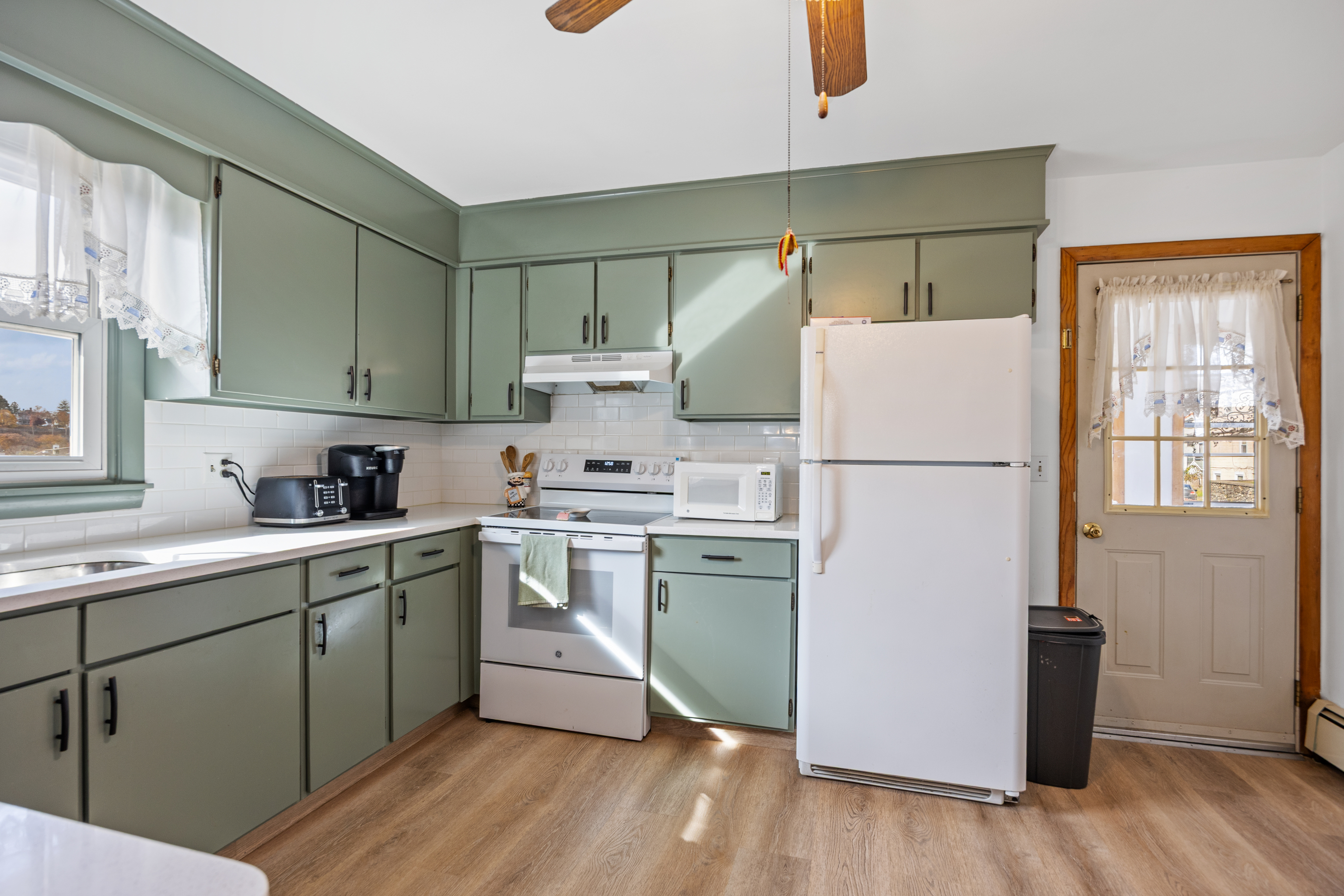 Naugatuck, Connecticut 06770, United States, 2 Bedrooms Bedrooms, ,2 BathroomsBathrooms,Residential,Active,241354