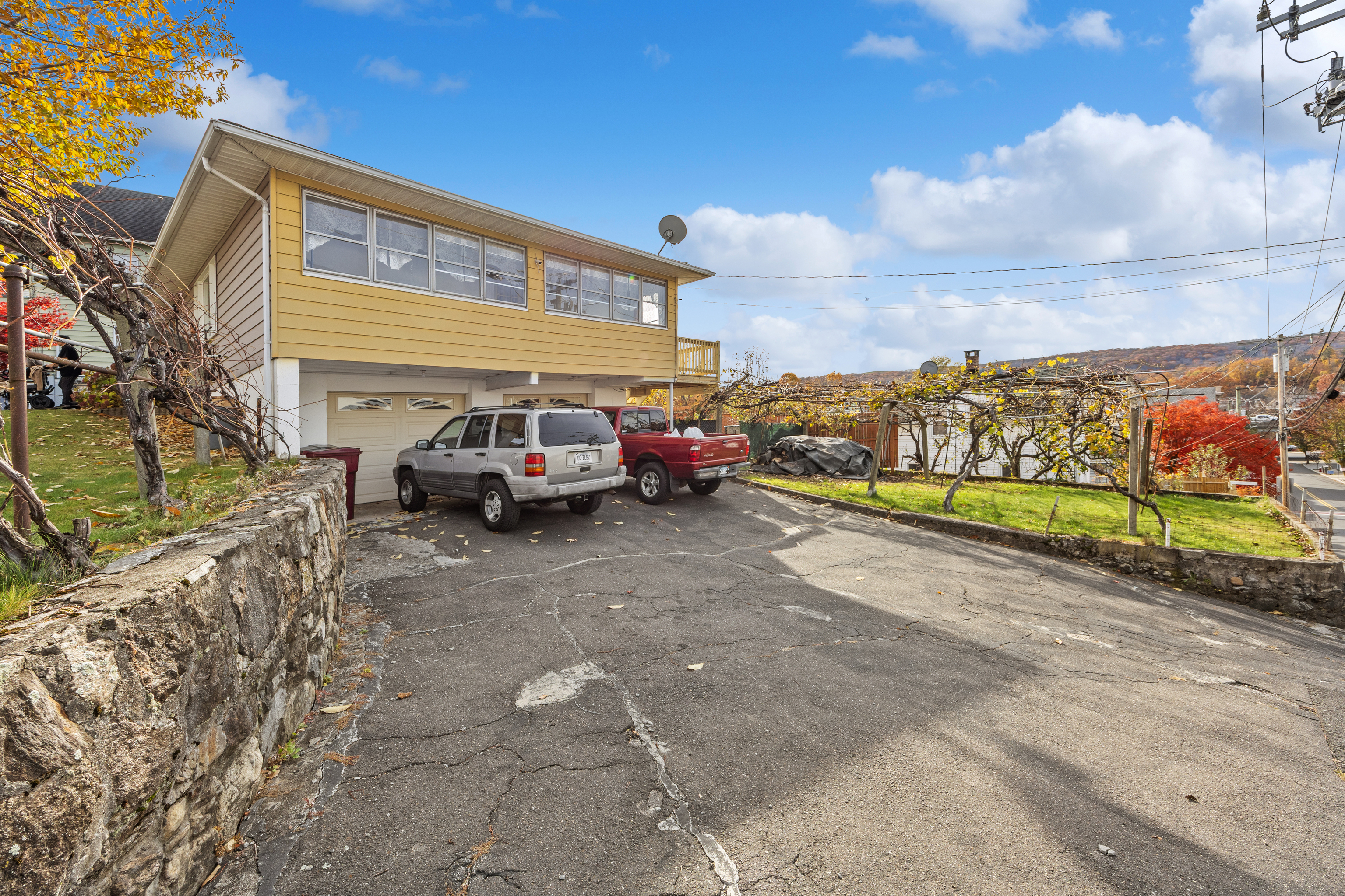 Naugatuck, Connecticut 06770, United States, 2 Bedrooms Bedrooms, ,2 BathroomsBathrooms,Residential,Active,241354