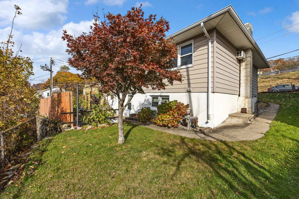 Photo of 3 Maple Terrace, Naugatuck, CT 06770 (MLS # 24138838)