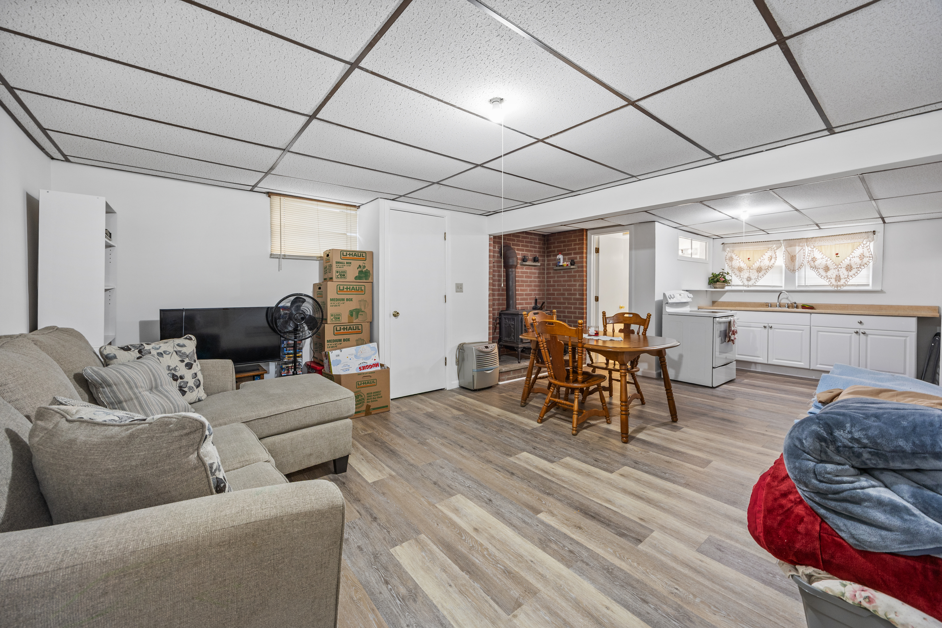 Naugatuck, Connecticut 06770, United States, 2 Bedrooms Bedrooms, ,2 BathroomsBathrooms,Residential,Active,241354