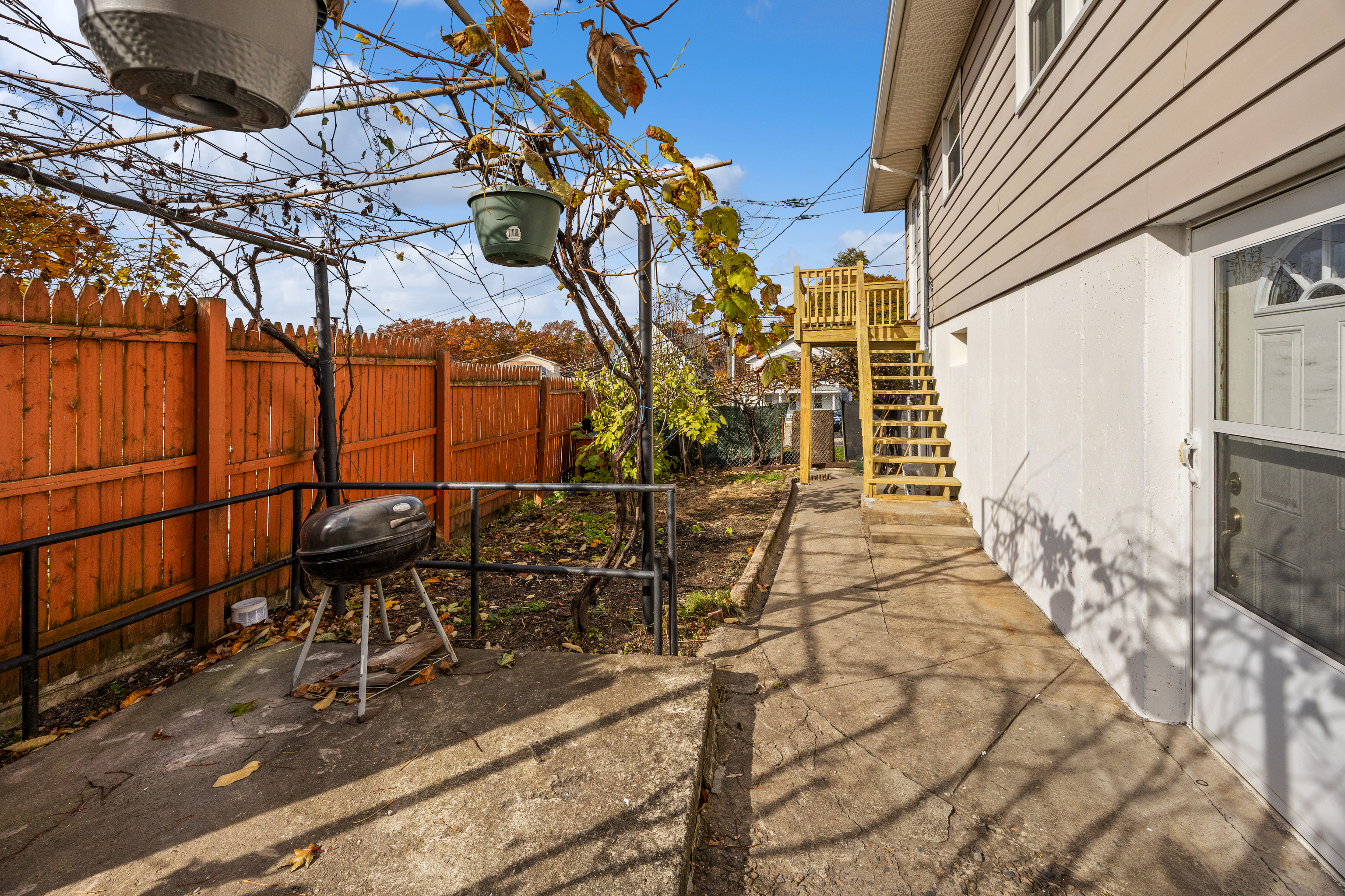 Naugatuck, Connecticut 06770, United States, 2 Bedrooms Bedrooms, ,2 BathroomsBathrooms,Residential,Active,241354