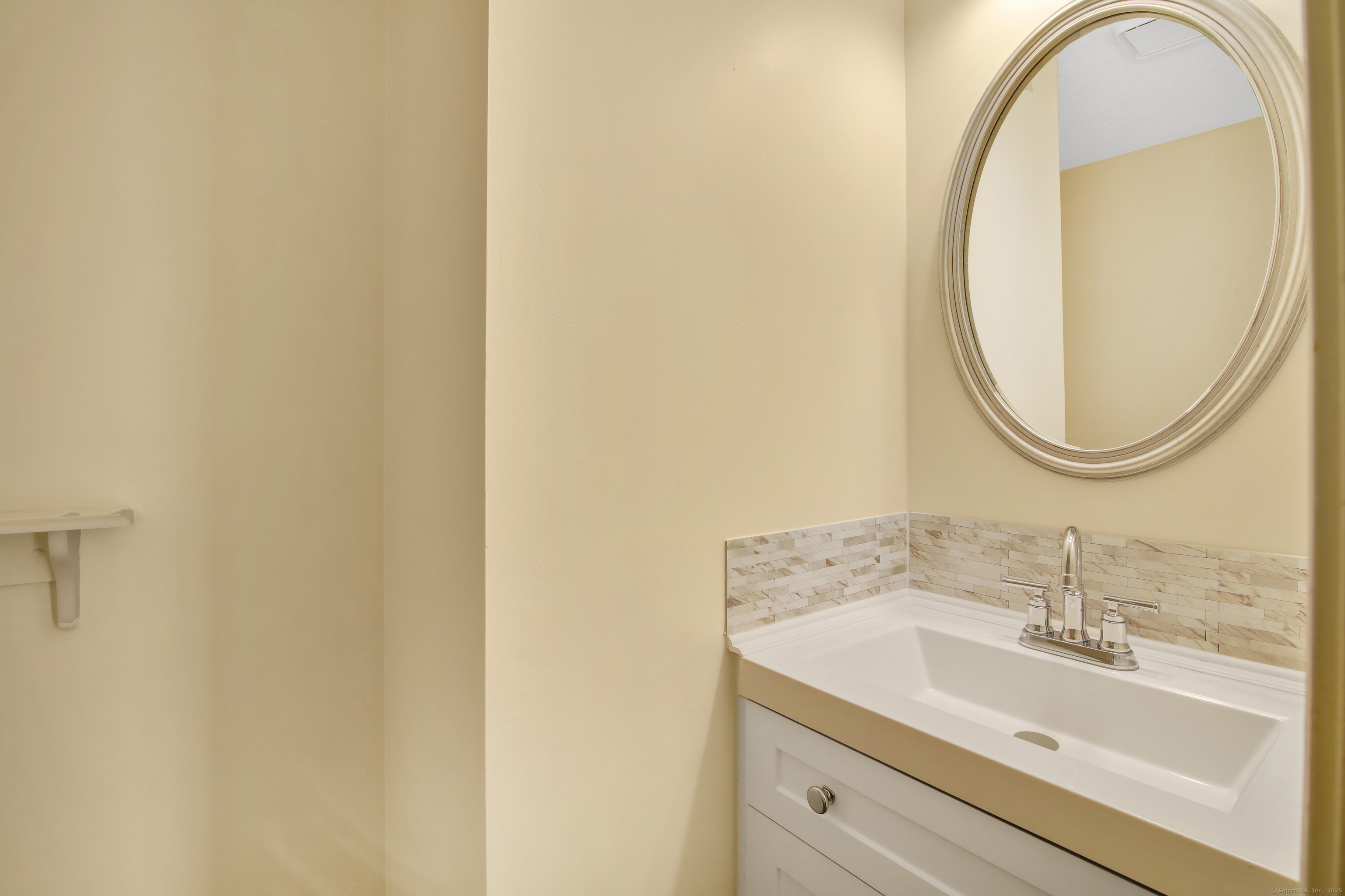 107 Oak Ridge Drive #107, Windsor Locks, Connecticut image 7