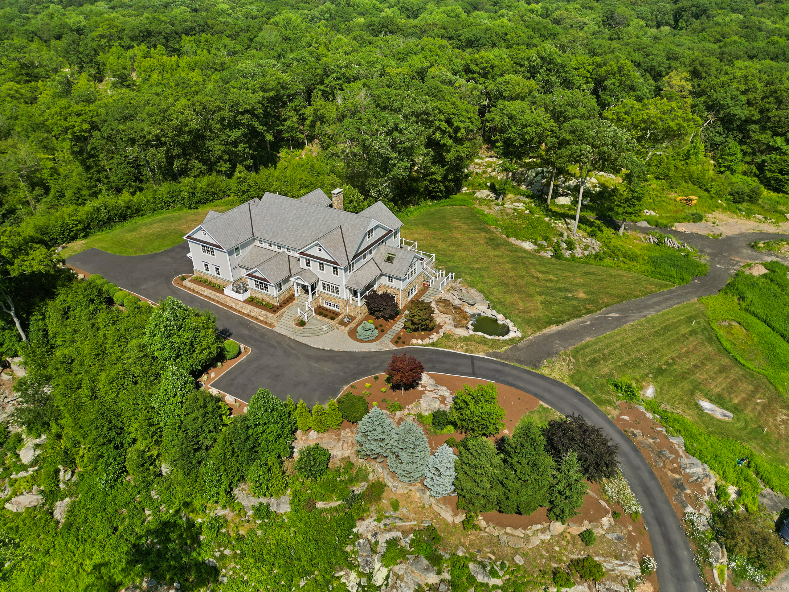 Property for Sale at 29 Rogues Ridge, Weston, Connecticut - Bedrooms: 6 
Bathrooms: 7 
Rooms: 14  - $3,400,000