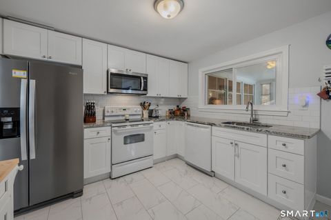 Tiny photo for 2 N Cobblers Court, East Lyme, CT 06357 (MLS # 24148303)