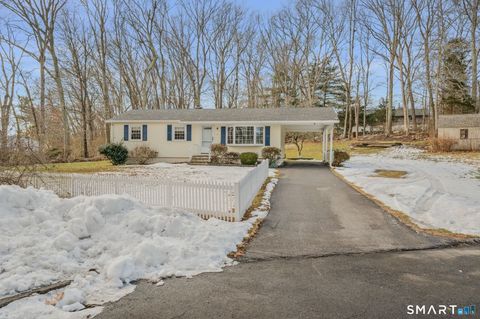 Photo of 2 N Cobblers Court, East Lyme, CT 06357 (MLS # 24148303)