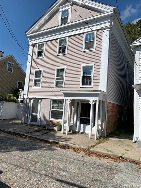 Stonington, Connecticut 06378, United States, 2 Bedrooms Bedrooms, ,2 BathroomsBathrooms,Residential,Active,10328