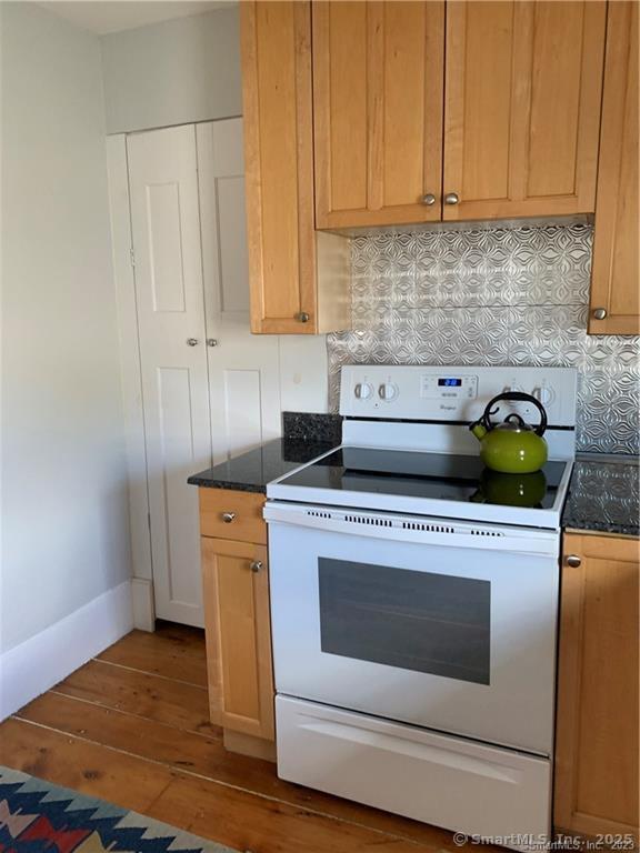 Stonington, Connecticut 06378, United States, 2 Bedrooms Bedrooms, ,2 BathroomsBathrooms,Residential,Active,10328