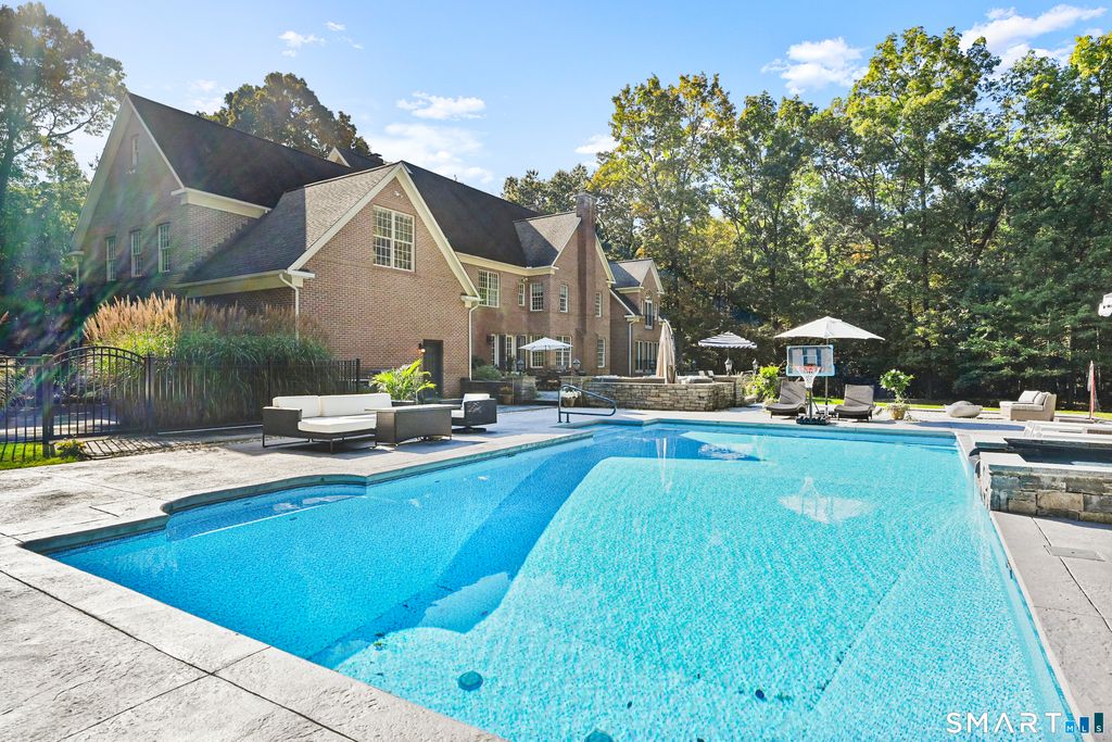 Photo of 59 Lord Davis Lane, Avon, CT 06001 (MLS # 24159051)