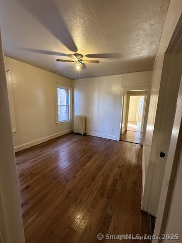 Henry Street, Hartford, Connecticut - 3 Bedrooms  
1 Bathrooms  
4 Rooms - 