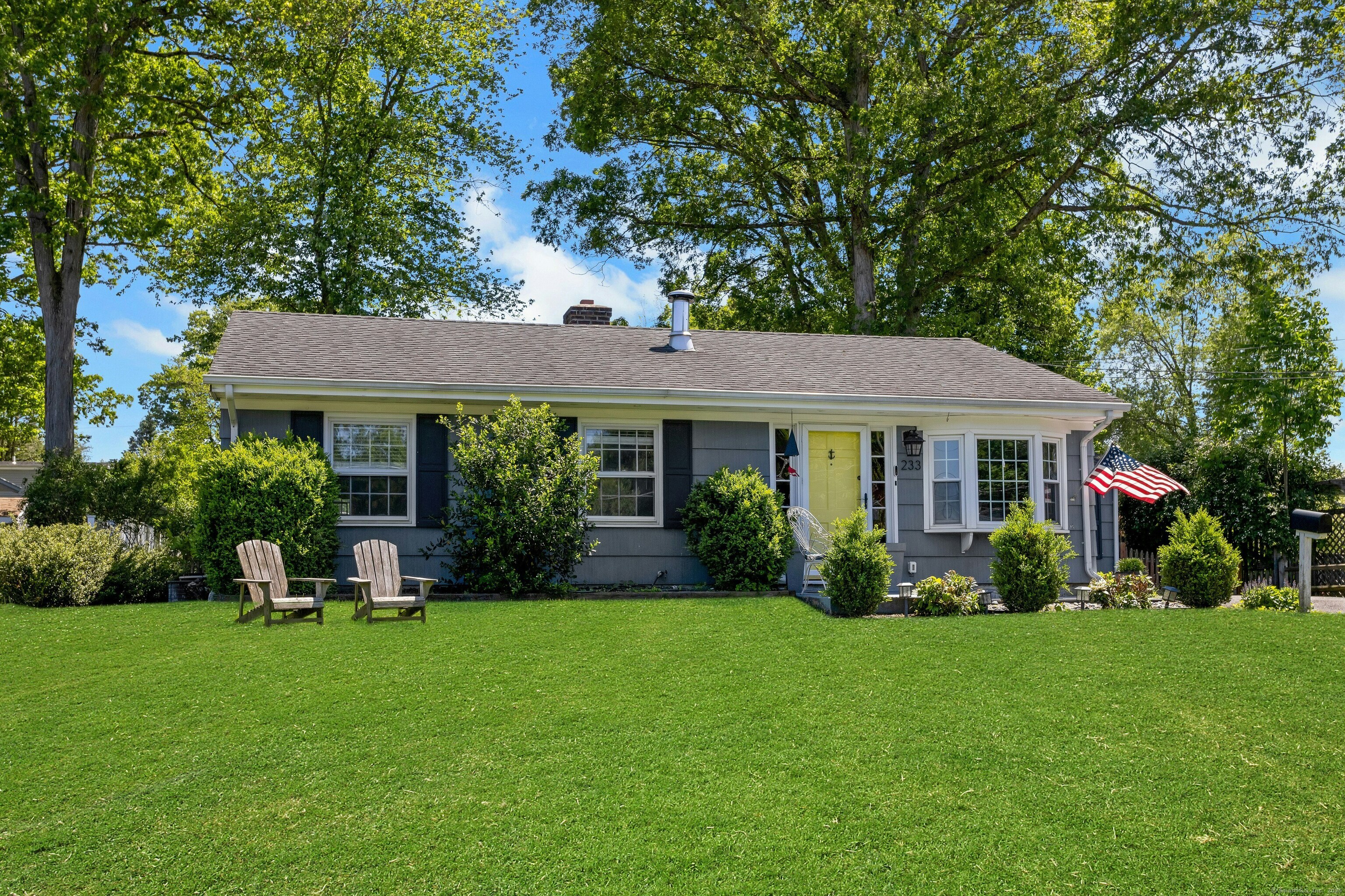 Property for Sale at 233 Sun Dance Road, Stamford, Connecticut - Bedrooms: 3 
Bathrooms: 2 
Rooms: 9  - $749,000