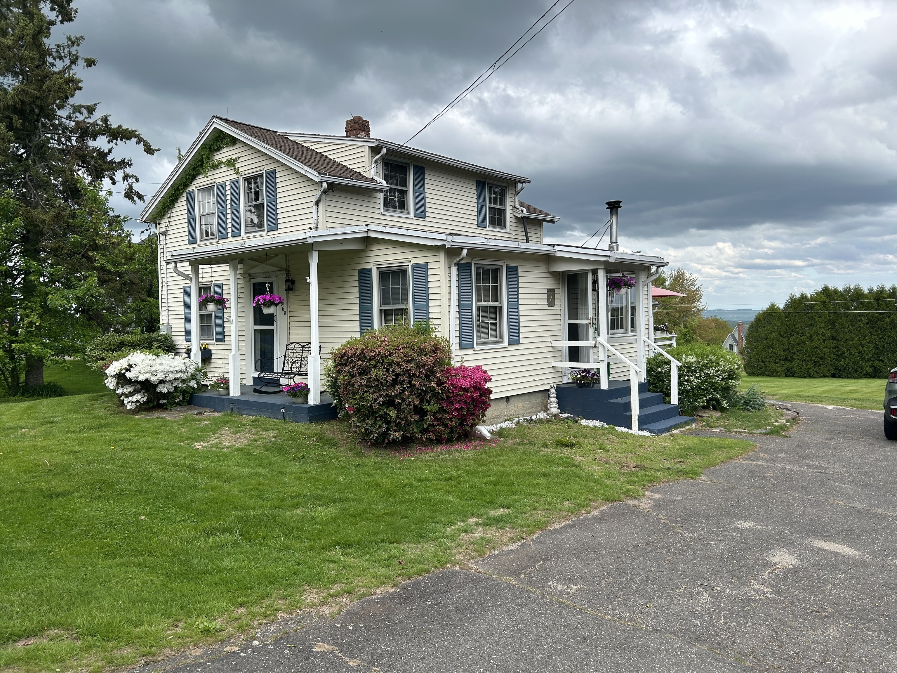 Perkins Street, Bristol, Connecticut - 3 Bedrooms  
1 Bathrooms  
6 Rooms - 
