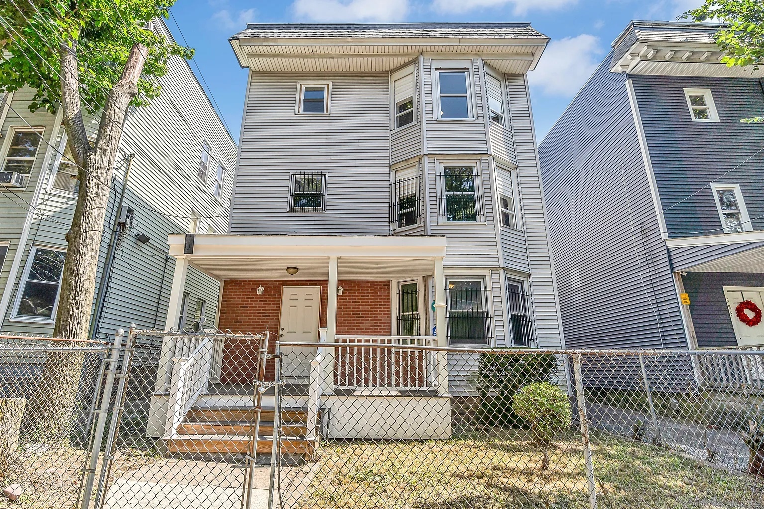 Rental Property at Winchester Avenue 2, New Haven, Connecticut - Bedrooms: 4 
Bathrooms: 1 
Rooms: 7  - $900 MO.