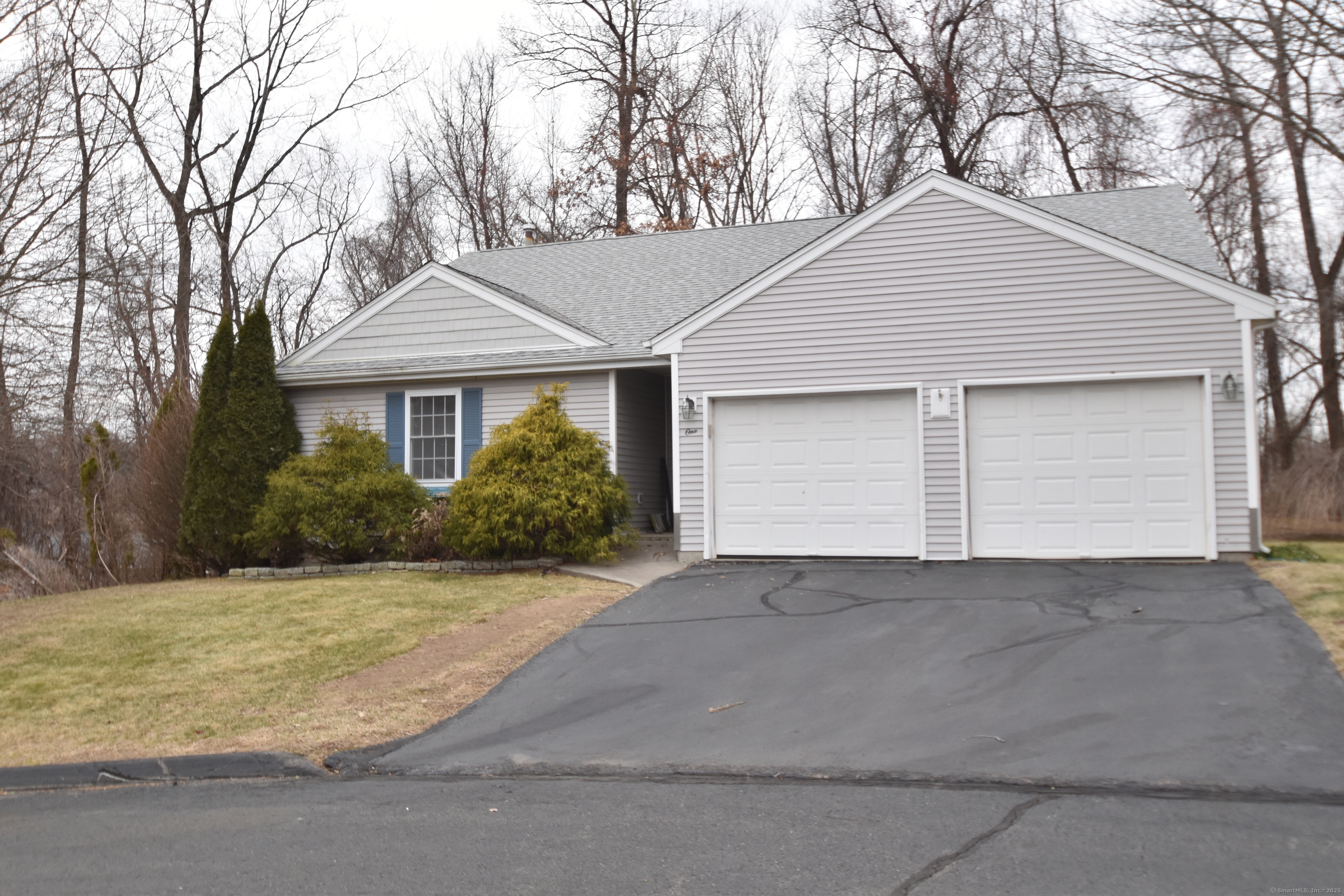 Property for Sale at 1 Sarah Anne Lane, Windsor, Connecticut - Bedrooms: 3 
Bathrooms: 2 
Rooms: 5  - $389,900