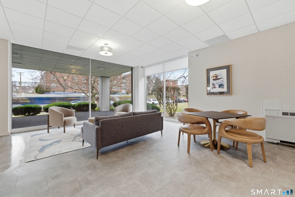 Photo of 893 Farmington Avenue #5I, West Hartford, CT 06119 (MLS # 24159109)