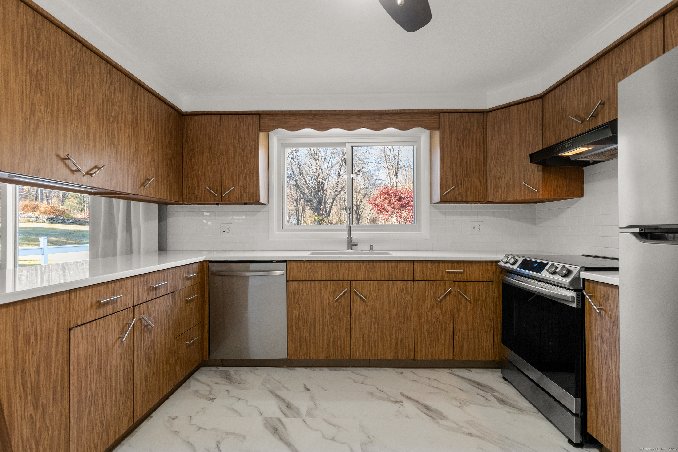 558 Davis Street, Watertown, Connecticut image 16