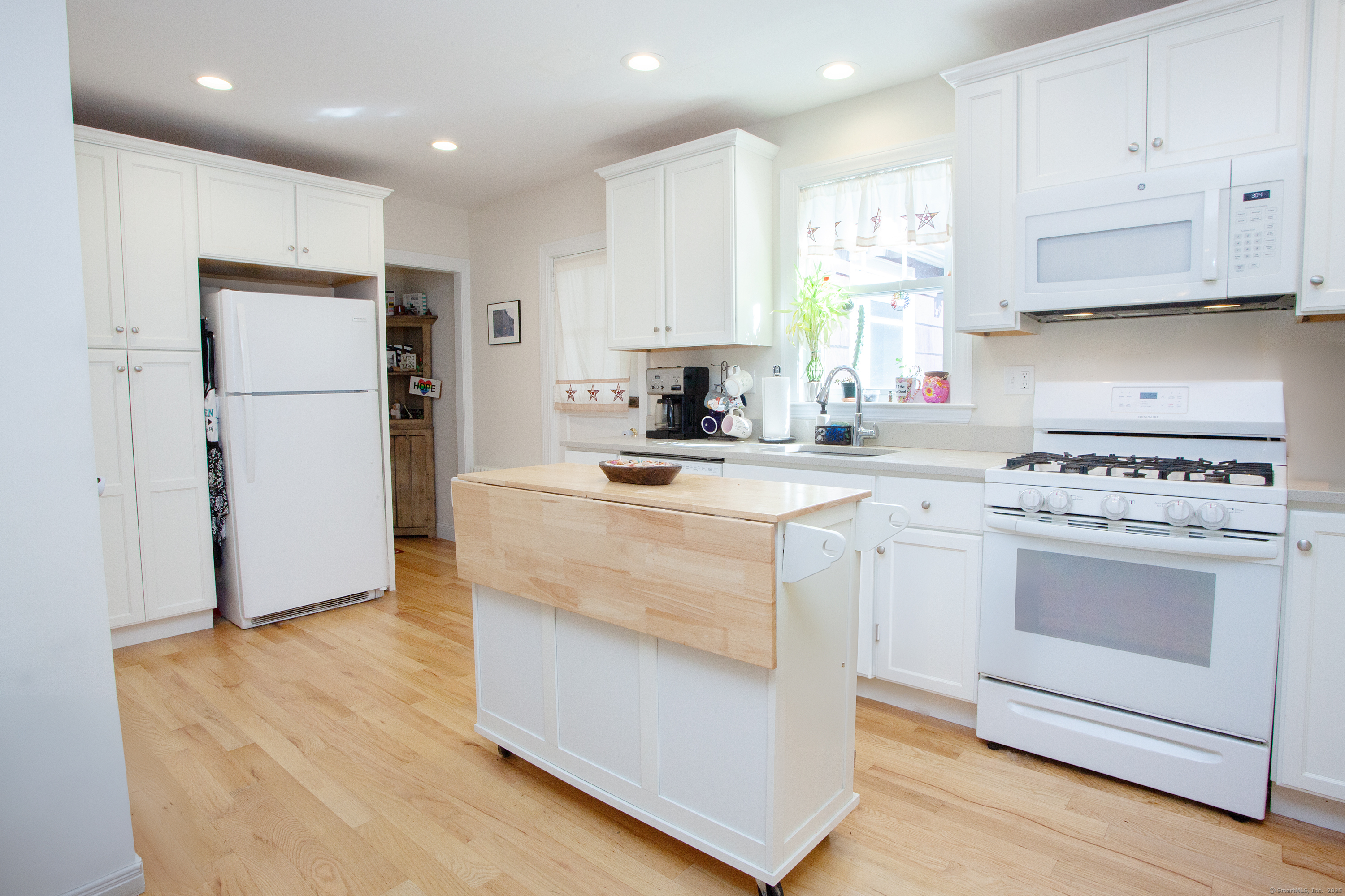 Hartland, Connecticut 06027, United States, 3 Bedrooms Bedrooms, ,2 BathroomsBathrooms,Residential,Active,207810