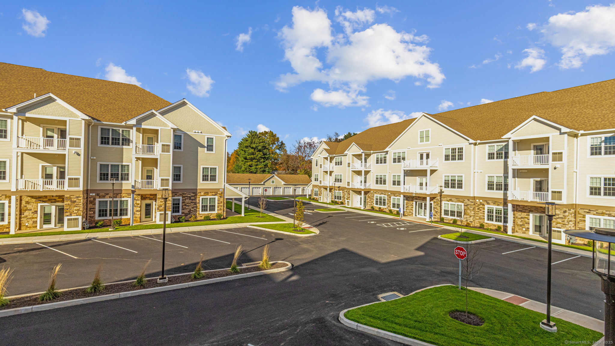 Berlin, Connecticut 06037, United States, 2 Bedrooms Bedrooms, ,2 BathroomsBathrooms,Residential,Active,236327