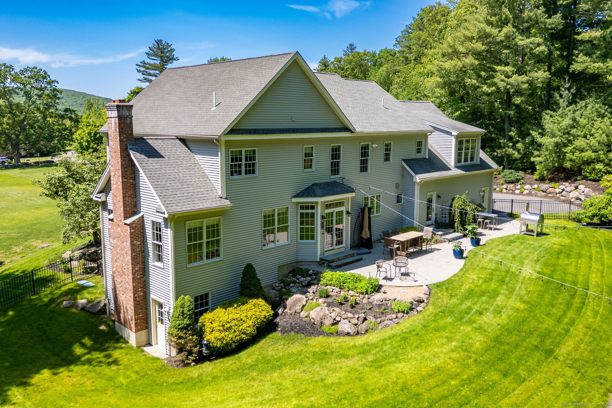 10 Holcomb Hill Road
