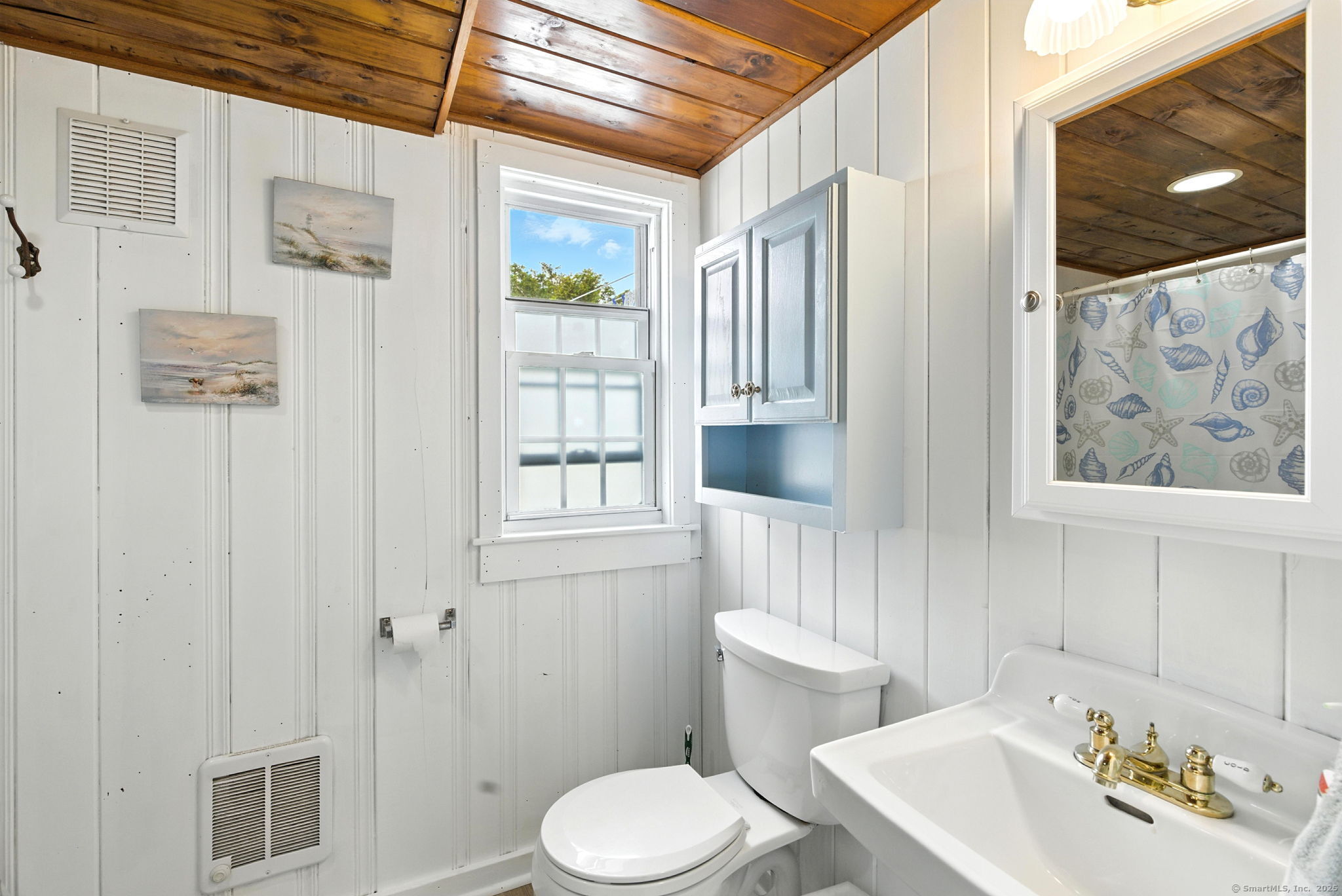 Old Lyme, Connecticut 06371, United States, 3 Bedrooms Bedrooms, ,2 BathroomsBathrooms,Residential,Active,175031