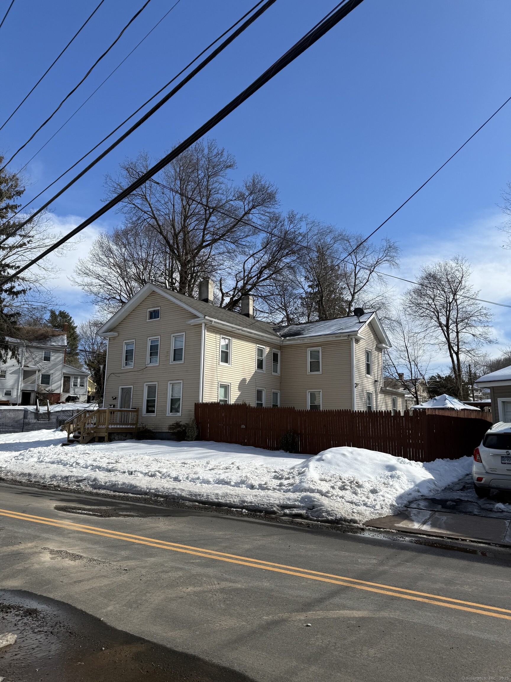 Wall Street, Meriden, Connecticut - 7 Bedrooms  
3 Bathrooms  
13 Rooms - 