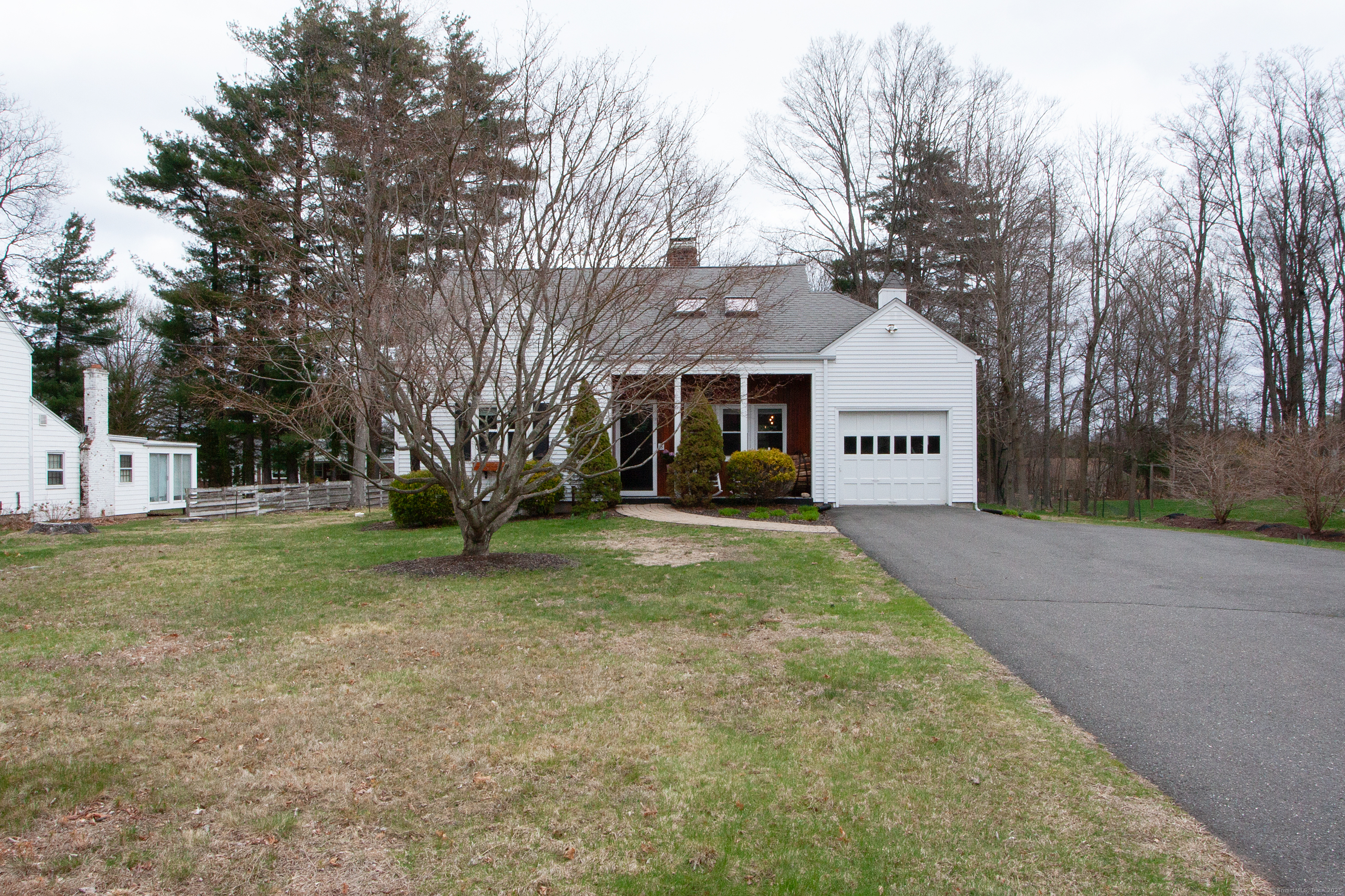Property for Sale at Woodruff Road, West Hartford, Connecticut - Bedrooms: 3 
Bathrooms: 2 
Rooms: 6  - $439,000