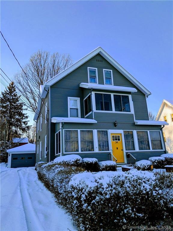 34 Judd Street 1, Bristol, Connecticut - 2 Bedrooms  
2 Bathrooms  
4 Rooms - 