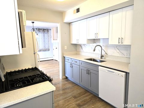 Tiny photo for 7 Staunton Court #E, Farmington, CT 06032 (MLS # 24149952)