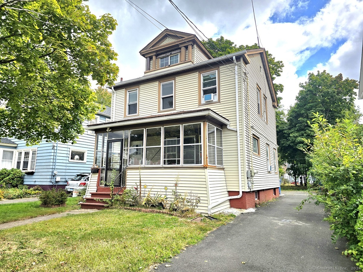 Property for Sale at Murray Street, Hamden, Connecticut - Bedrooms: 5 
Bathrooms: 3 
Rooms: 6  - $324,900