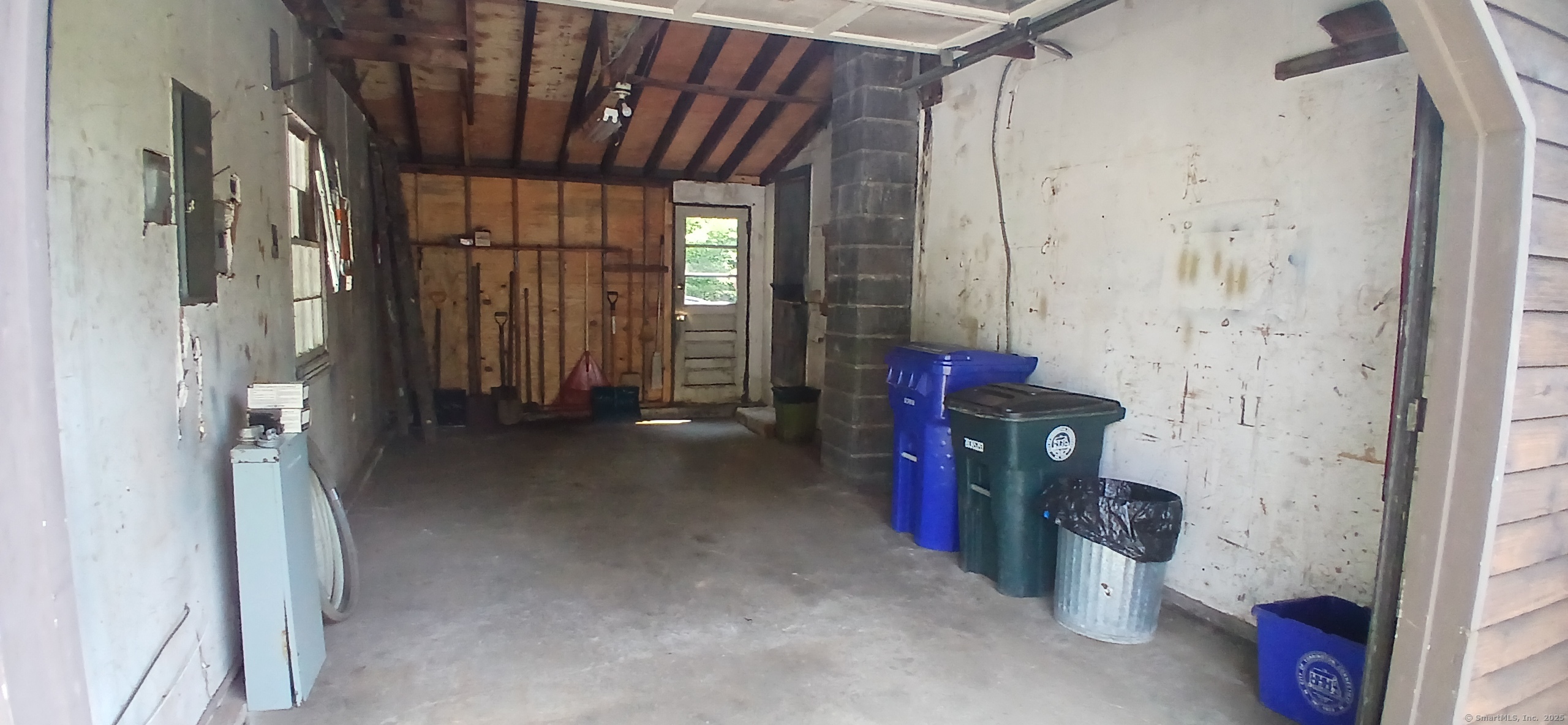 Torrington, Connecticut 06790, United States, 4 Bedrooms Bedrooms, ,2 BathroomsBathrooms,Residential,Pending,181919