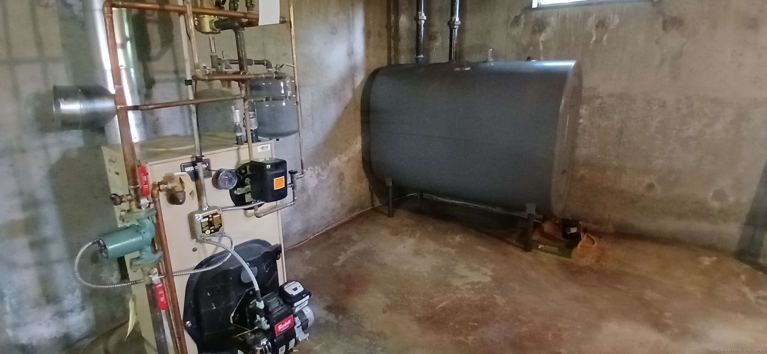 Torrington, Connecticut 06790, United States, 4 Bedrooms Bedrooms, ,2 BathroomsBathrooms,Residential,Pending,181919