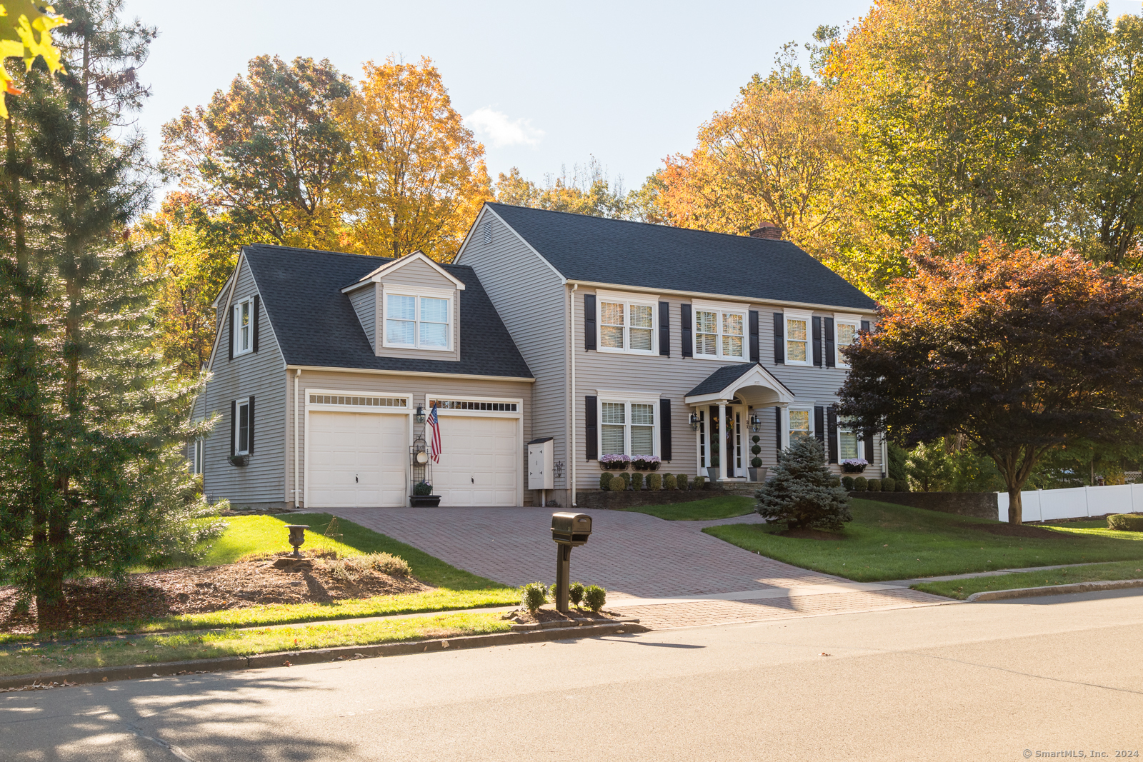 31 Harvest Court, Cheshire, Connecticut - 4 Bedrooms  
3 Bathrooms  
12 Rooms - 