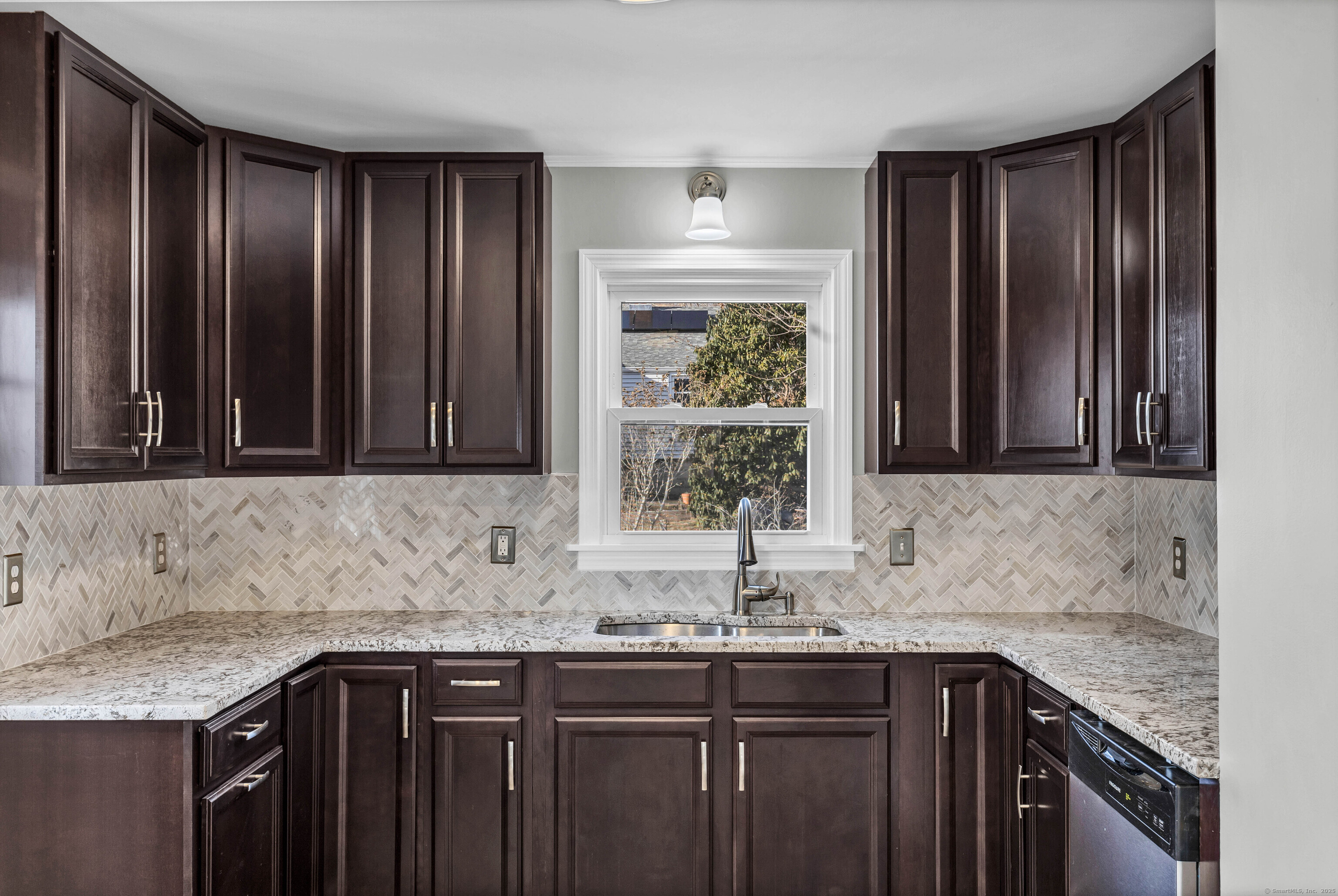 37 Sunset Street, New London, Connecticut image 11