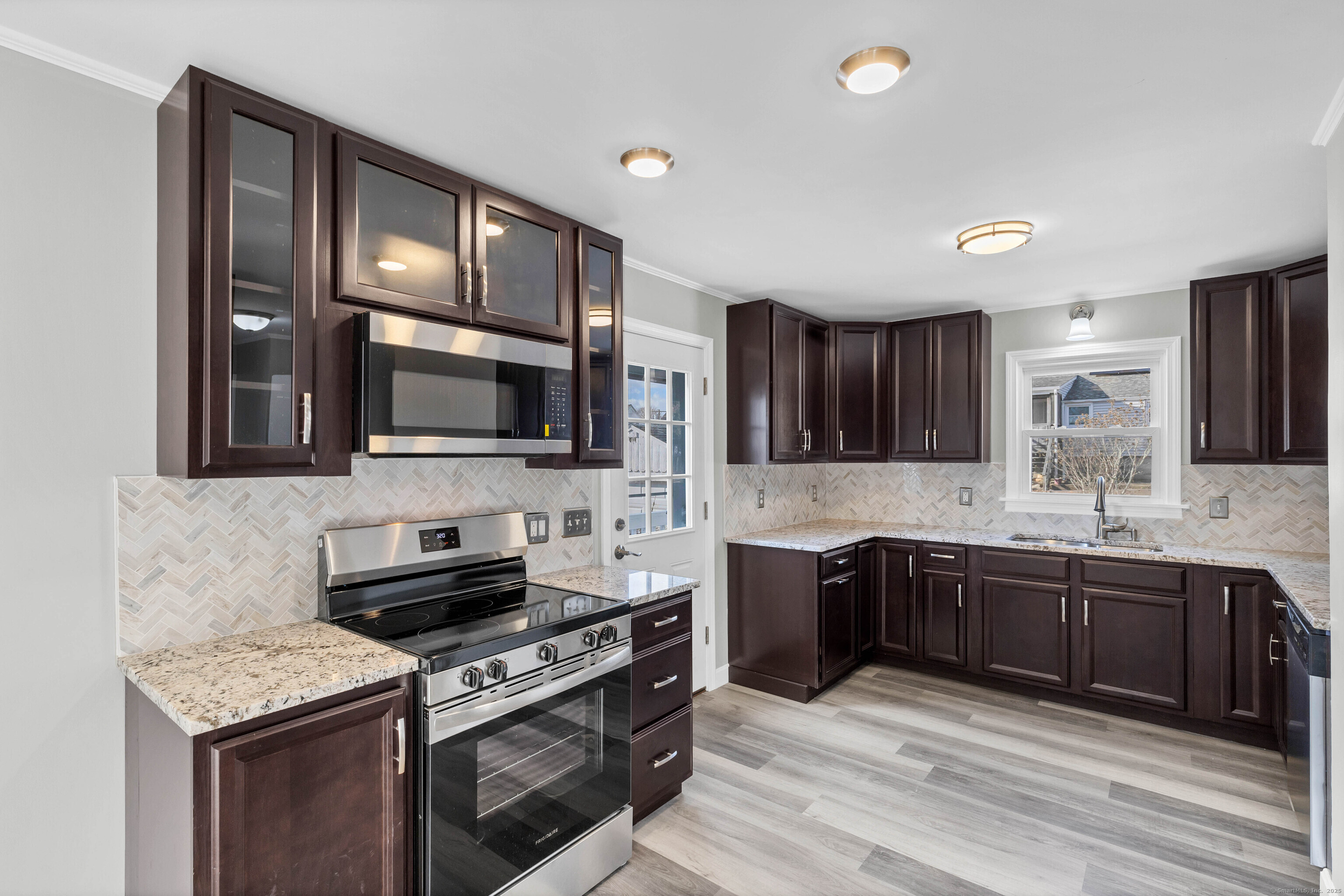 37 Sunset Street, New London, Connecticut image 9