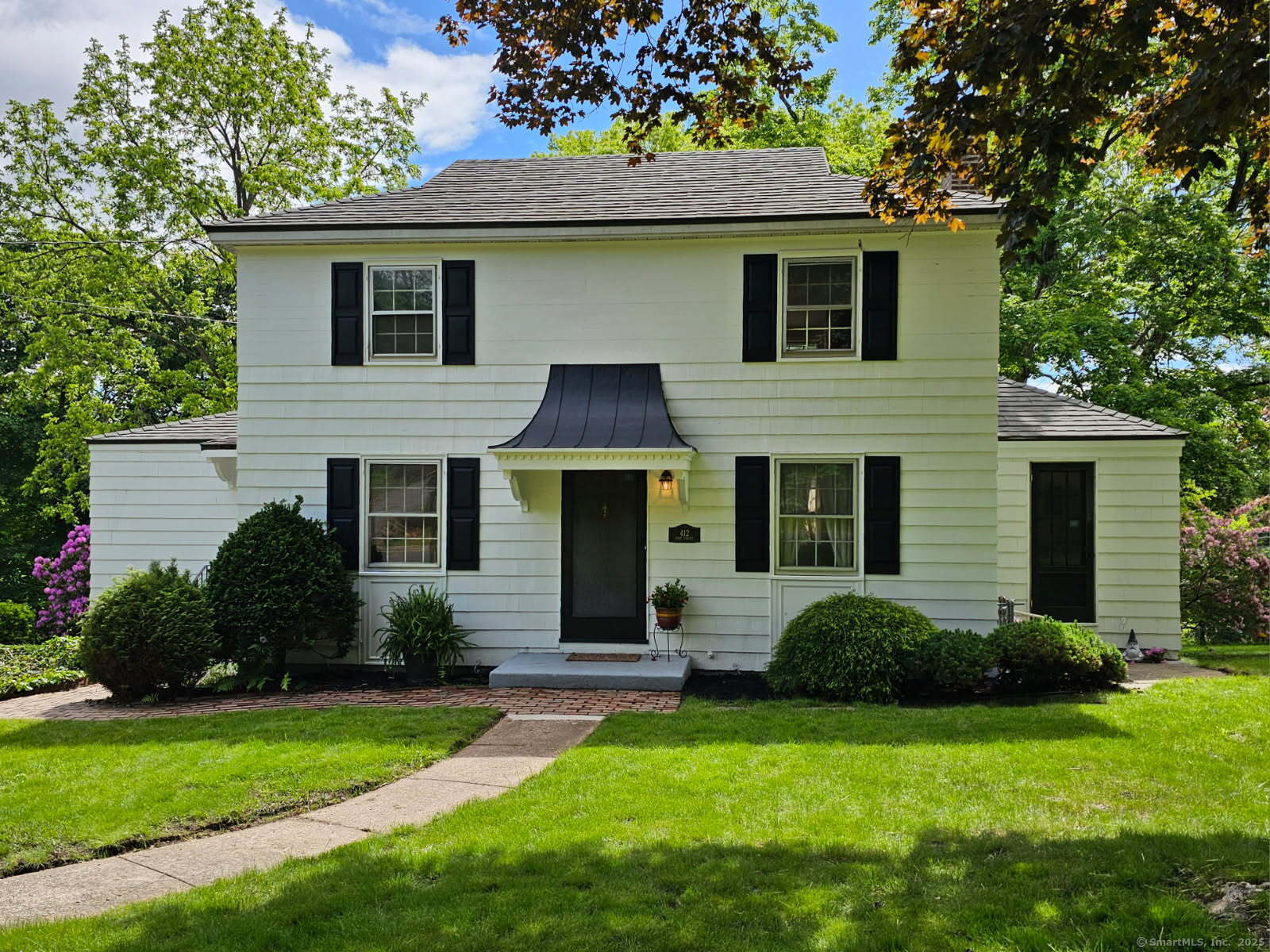 Pine Street, Middletown, Connecticut - 3 Bedrooms  
2 Bathrooms  
7 Rooms - 