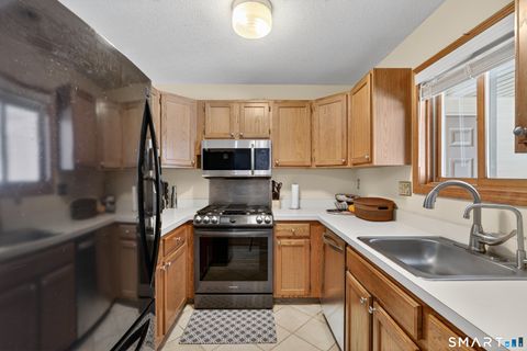 Tiny photo for 140 Barn Finch Circle #140, Naugatuck, CT 06770 (MLS # 24151733)