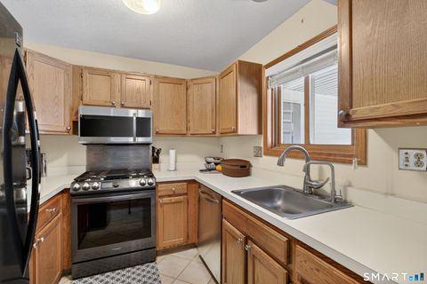 Tiny photo for 140 Barn Finch Circle #140, Naugatuck, CT 06770 (MLS # 24151733)