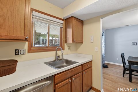 Tiny photo for 140 Barn Finch Circle #140, Naugatuck, CT 06770 (MLS # 24151733)