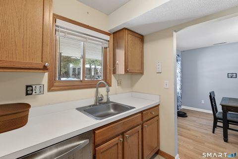 Tiny photo for 140 Barn Finch Circle #140, Naugatuck, CT 06770 (MLS # 24151733)