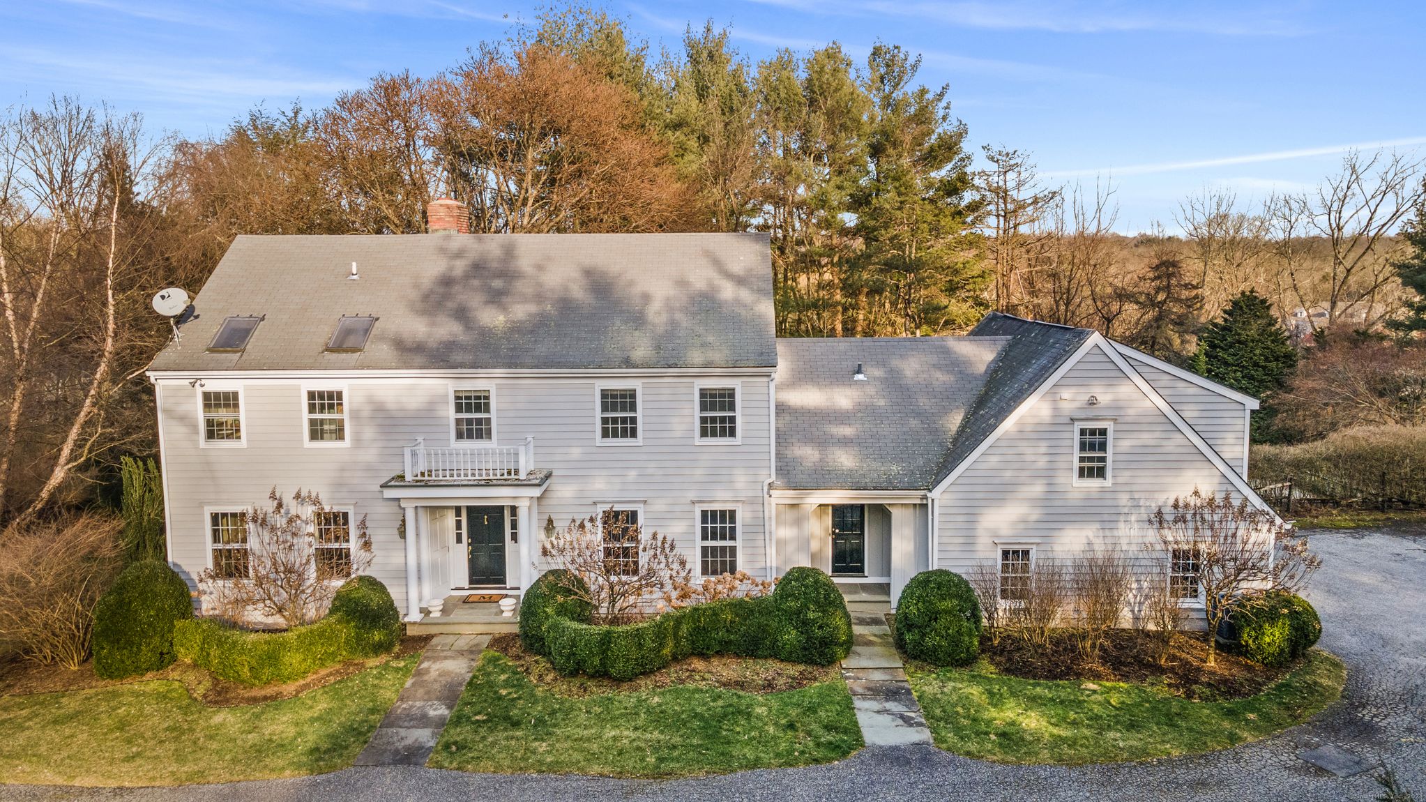 213 White Oak Shade Road, New Canaan, Connecticut - 5 Bedrooms  
4.5 Bathrooms  
10 Rooms - 