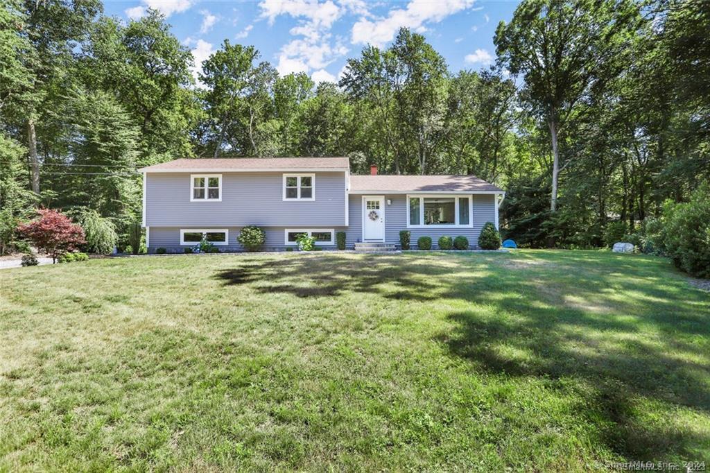 29 Chalk Hill Road, Monroe, Connecticut - 4 Bedrooms  
2 Bathrooms  
8 Rooms - 