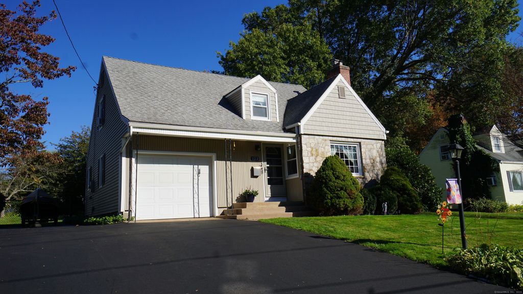 Photo of 123 Keeney Street, Manchester, CT 06040 (MLS # 24133071)