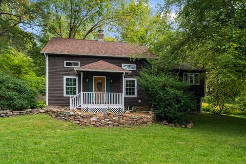 Photo of 426 Jerome Avenue, Burlington, CT 06013 (MLS # 24124478)