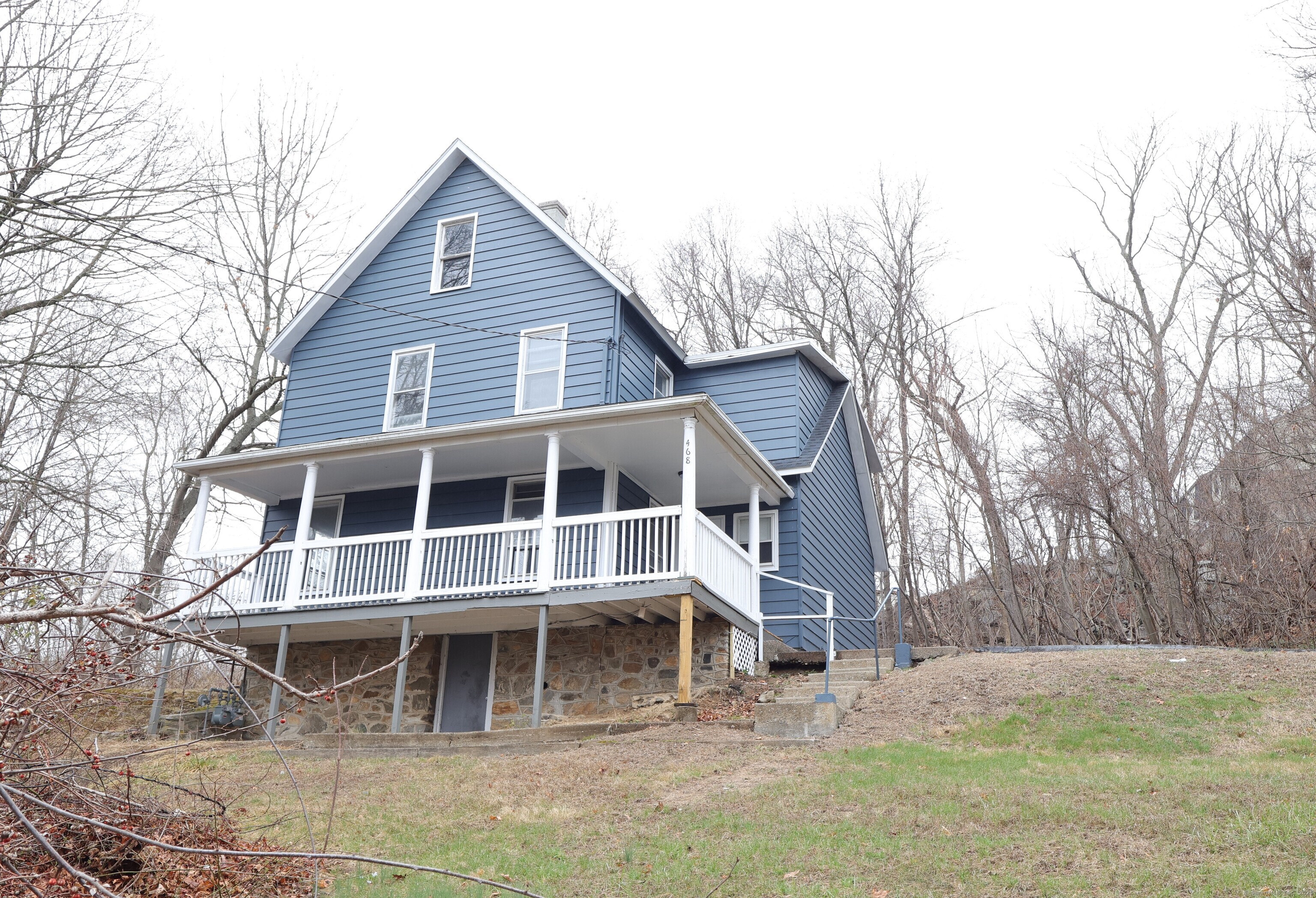 Perkins Avenue, Waterbury, Connecticut - 4 Bedrooms  
2 Bathrooms  
9 Rooms - 