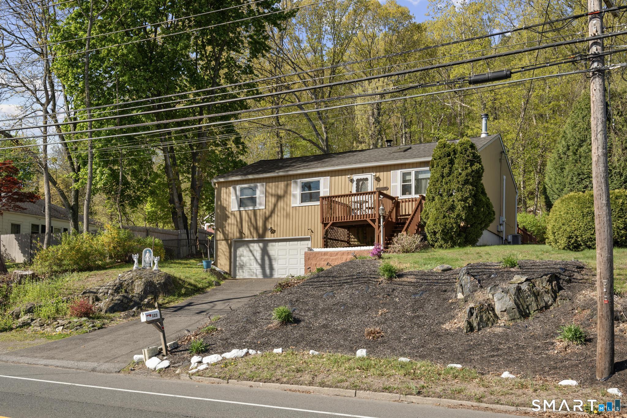 123 River Road