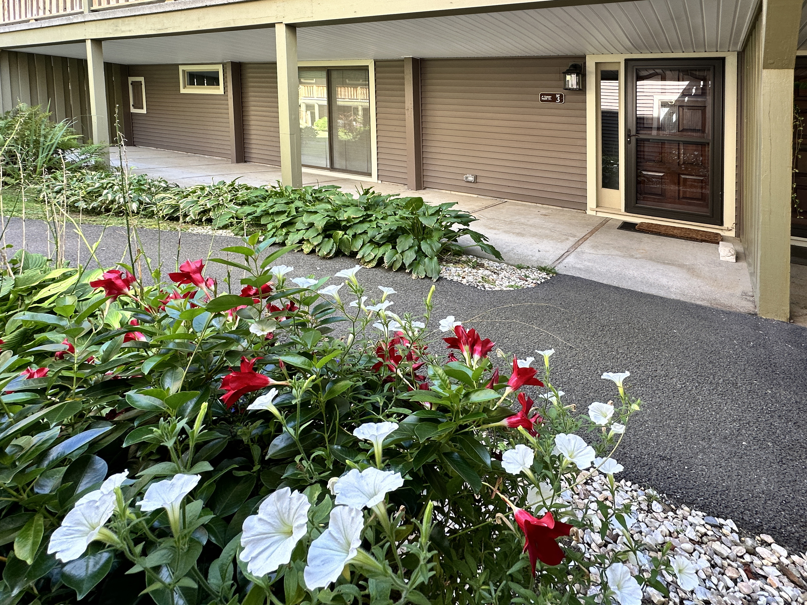 4 Upper Main Street 3