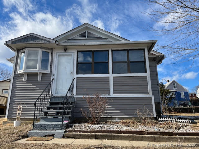 Hillcrest Road, Bridgeport, Connecticut - 3 Bedrooms  
1 Bathrooms  
6 Rooms - 