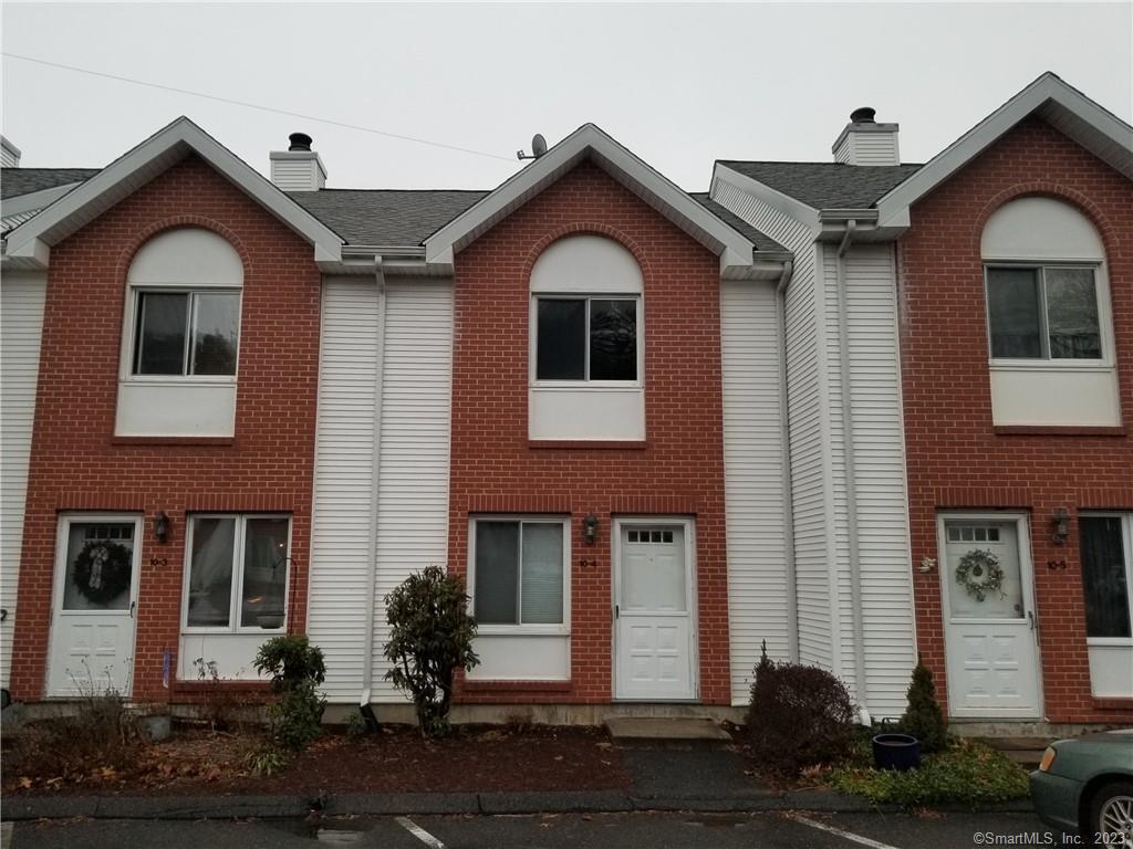 Park Road 10-4, Waterbury, Connecticut - 2 Bedrooms  
2 Bathrooms  
4 Rooms - 