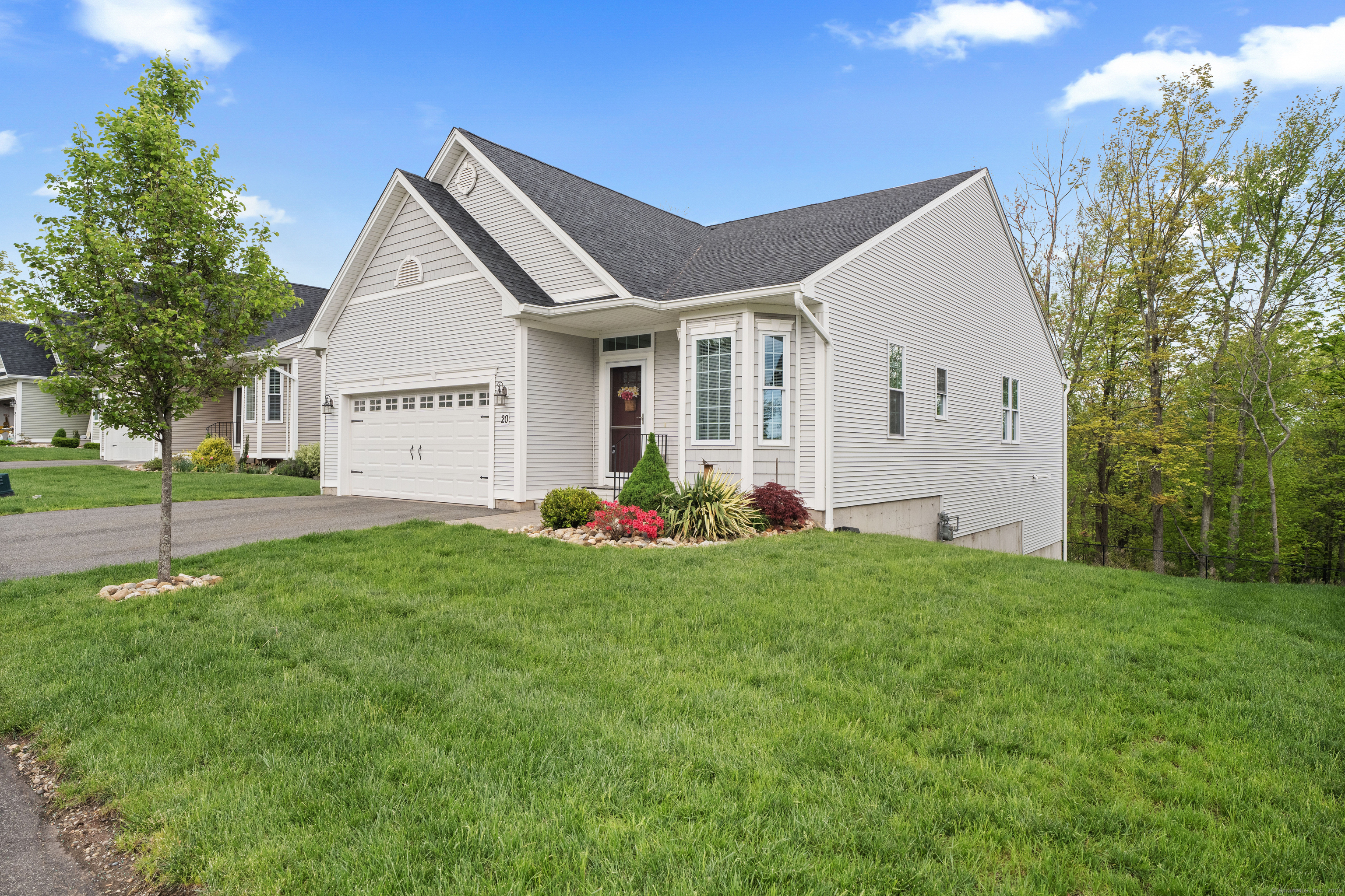 Property for Sale at Webster Lane 20, Middletown, Connecticut - Bedrooms: 2 
Bathrooms: 2 
Rooms: 5  - $600,000